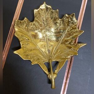 Vintage Virginia Metal Crafters Brass Sugar Maple Leaf Trinket Dish 1950